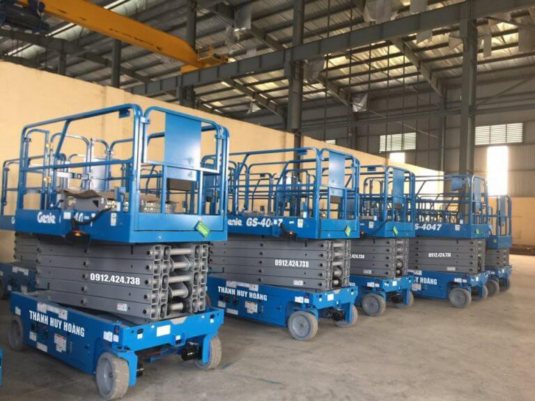 XE NÂNG NGƯỜI CẮT KÉO